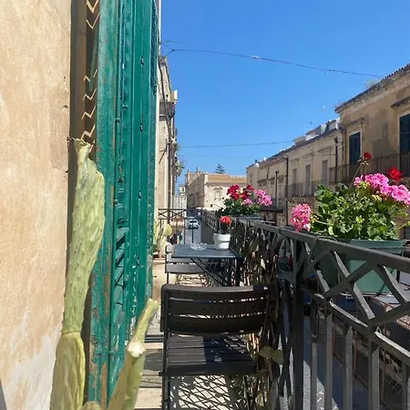 Palazzo Zappata luxury room Noto centro-3