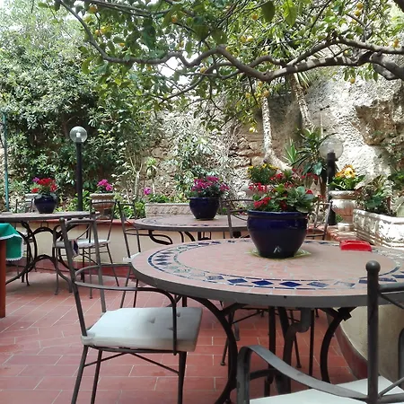 Montevergini B&B Centro Barocco-3